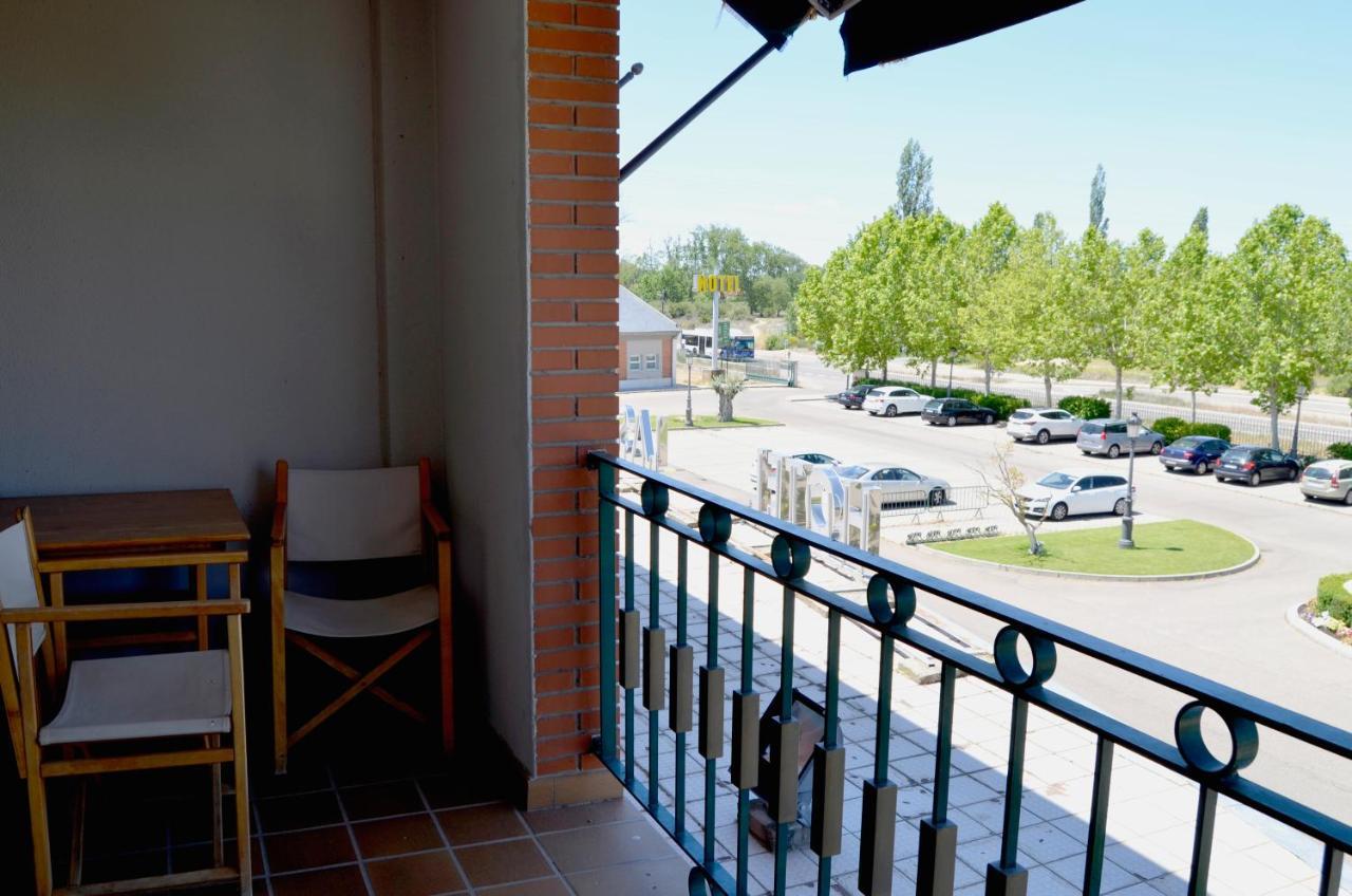 Hotel Lasa Sport Valladolid Exterior photo