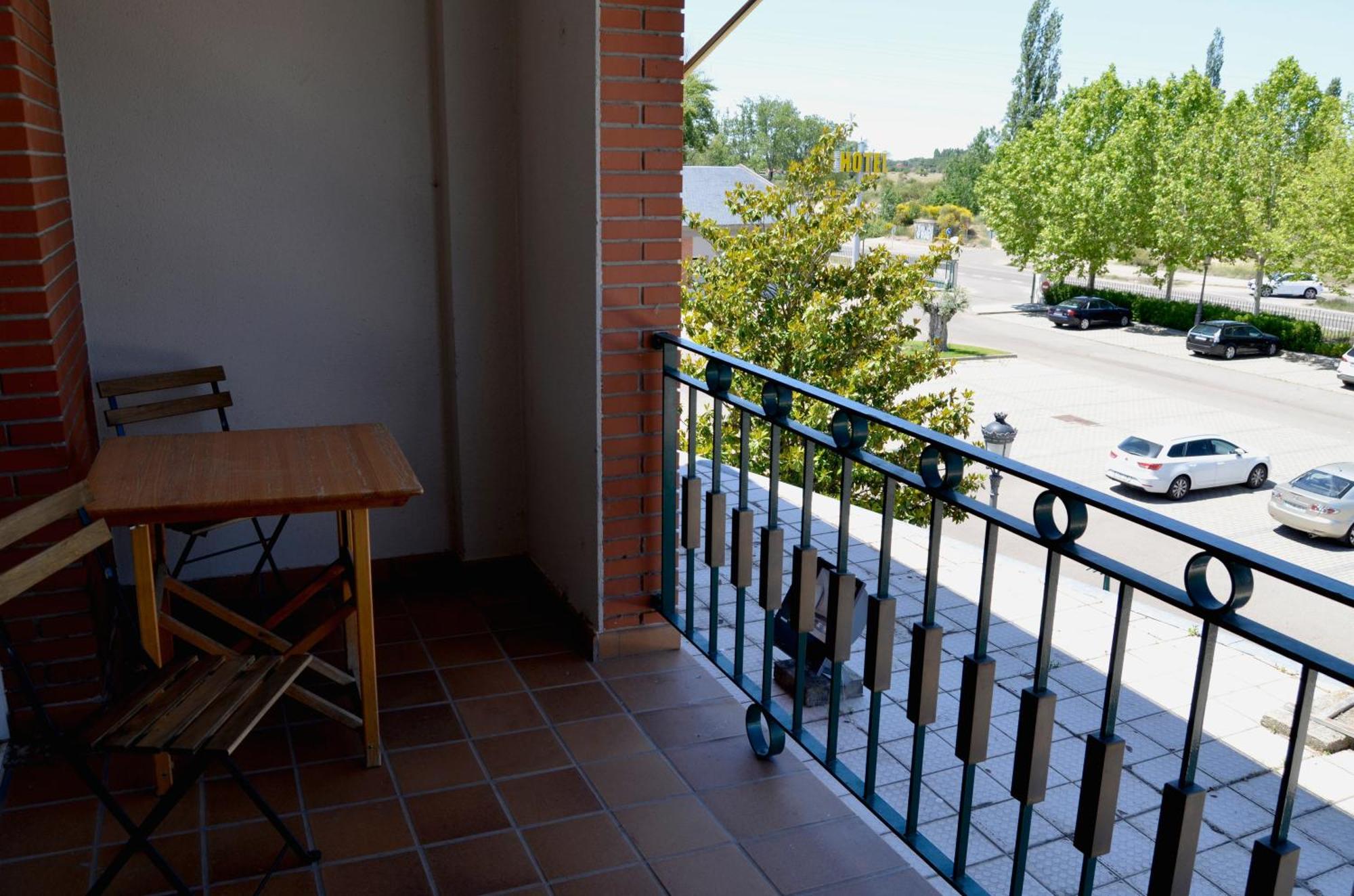 Hotel Lasa Sport Valladolid Exterior photo