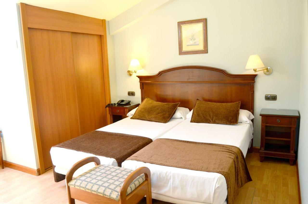 Hotel Lasa Sport Valladolid Exterior photo